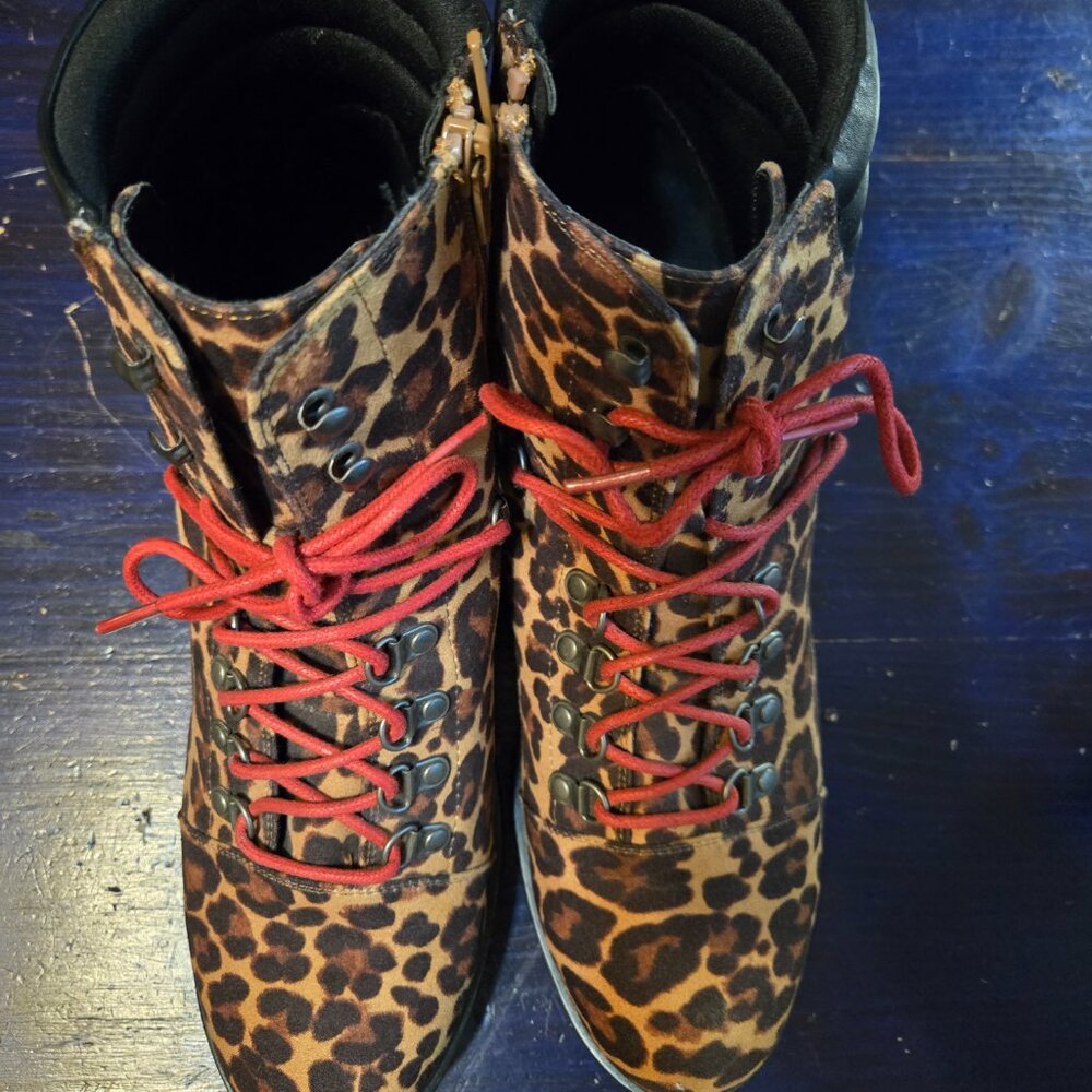 SO women's leopard print boots Size 11m